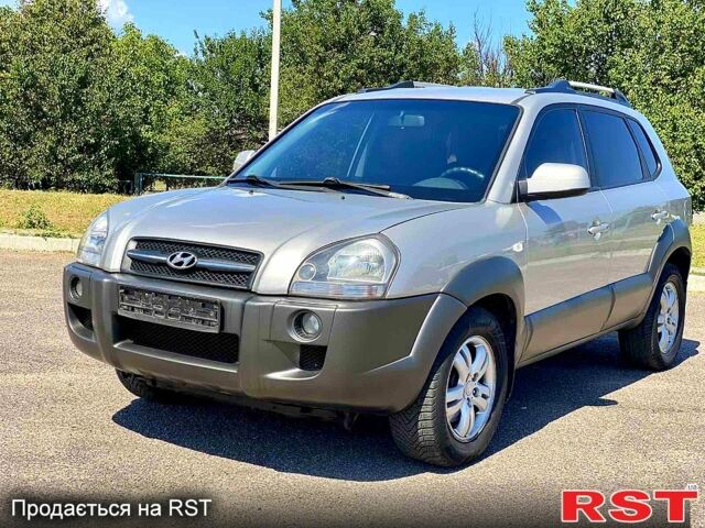 Сірий Хендай Туксон, об'ємом двигуна 2 л та пробігом 225 тис. км за 7800 $, фото 1 на Automoto.ua