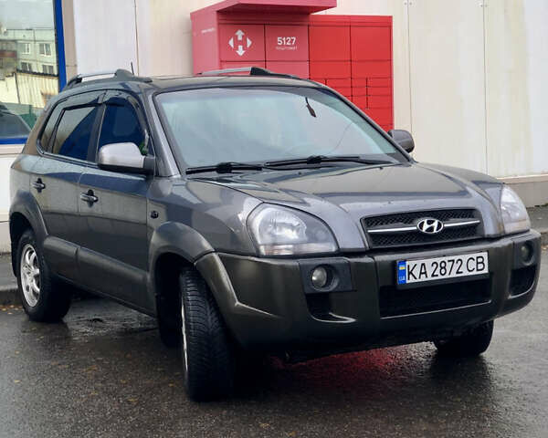 Хендай Туксон 2008 в Лубнах на Automoto.ua Серый Хендай Туксон, объемом двигателя 2.7 л и пробегом 247 тыс. км за 7200 $, фото 1 на Automoto.ua