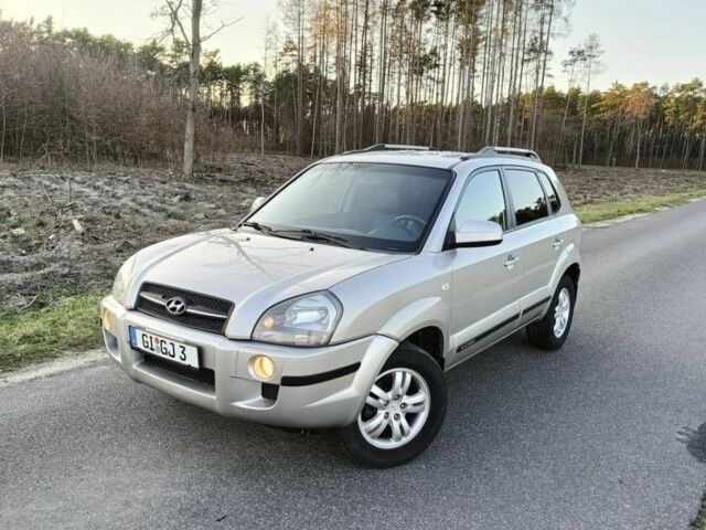 Серый Хендай Туксон, объемом двигателя 2 л и пробегом 234 тыс. км за 2149 $, фото 1 на Automoto.ua