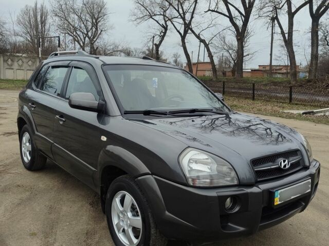 Сірий Хендай Туксон, об'ємом двигуна 2 л та пробігом 95 тис. км за 8800 $, фото 1 на Automoto.ua