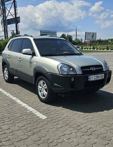 Сірий Хендай Туксон, об'ємом двигуна 1.98 л та пробігом 177 тис. км за 8500 $, фото 1 на Automoto.ua