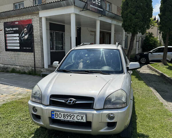 Сірий Хендай Туксон, об'ємом двигуна 2 л та пробігом 188 тис. км за 9200 $, фото 1 на Automoto.ua