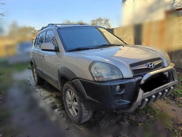 Серый Хендай Туксон, объемом двигателя 2 л и пробегом 220 тыс. км за 8000 $, фото 1 на Automoto.ua