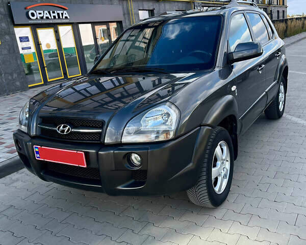 Сірий Хендай Туксон, об'ємом двигуна 2 л та пробігом 172 тис. км за 8550 $, фото 1 на Automoto.ua