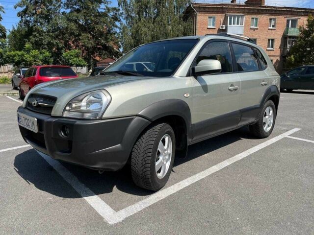 Серый Хендай Туксон, объемом двигателя 2 л и пробегом 265 тыс. км за 7599 $, фото 1 на Automoto.ua