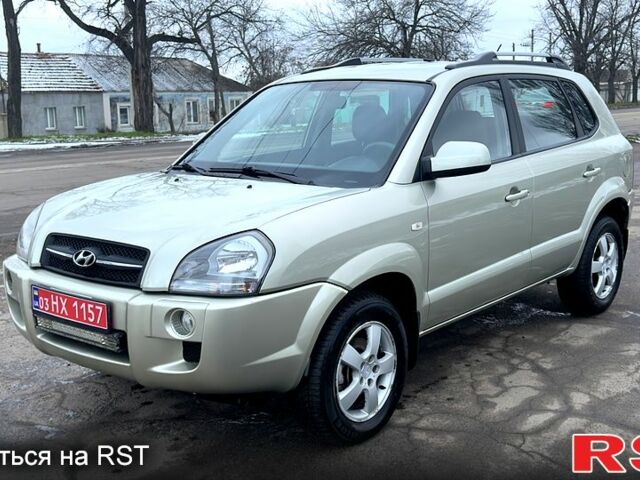 Серый Хендай Туксон, объемом двигателя 2 л и пробегом 240 тыс. км за 7800 $, фото 1 на Automoto.ua
