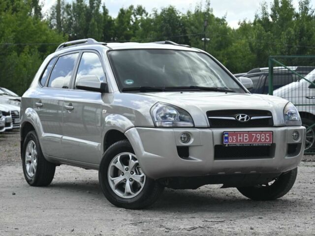 Серый Хендай Туксон, объемом двигателя 2 л и пробегом 201 тыс. км за 8400 $, фото 1 на Automoto.ua