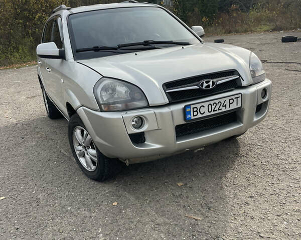 Сірий Хендай Туксон, об'ємом двигуна 1.98 л та пробігом 210 тис. км за 4999 $, фото 1 на Automoto.ua