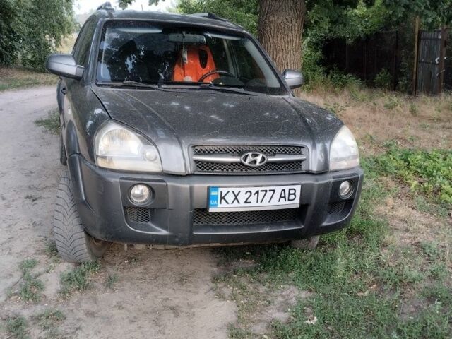 Сірий Хендай Туксон, об'ємом двигуна 2 л та пробігом 130 тис. км за 7000 $, фото 1 на Automoto.ua