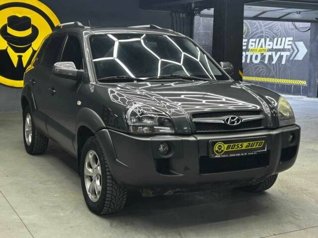 Сірий Хендай Туксон, об'ємом двигуна 2.7 л та пробігом 165 тис. км за 10000 $, фото 1 на Automoto.ua