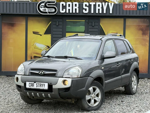 Хендай Туксон 2009 в Стрые на Automoto.ua Серый Хендай Туксон, объемом двигателя 2 л и пробегом 238 тыс. км за 7300 $, фото 1 на Automoto.ua