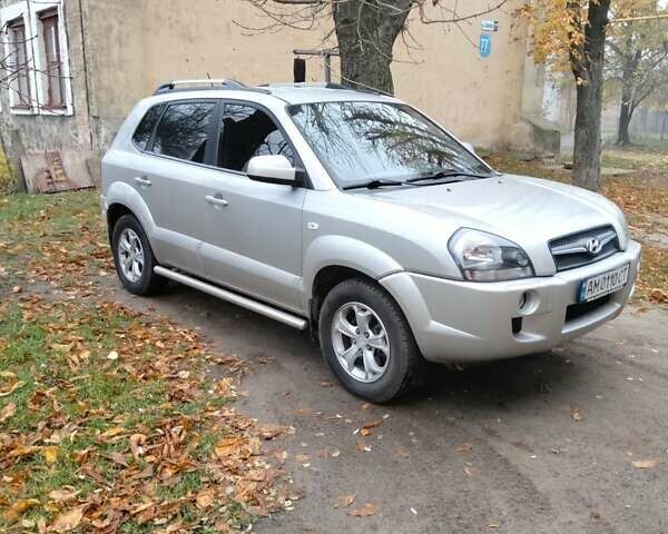 Сірий Хендай Туксон, об'ємом двигуна 2 л та пробігом 225 тис. км за 8700 $, фото 1 на Automoto.ua