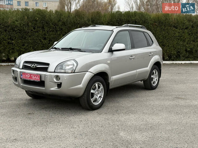 Серый Хендай Туксон, объемом двигателя 2 л и пробегом 195 тыс. км за 9950 $, фото 1 на Automoto.ua