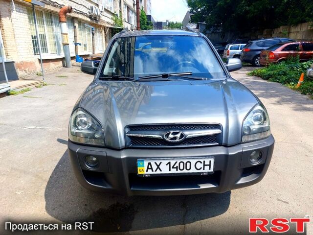 Серый Хендай Туксон, объемом двигателя 2 л и пробегом 245 тыс. км за 9500 $, фото 1 на Automoto.ua