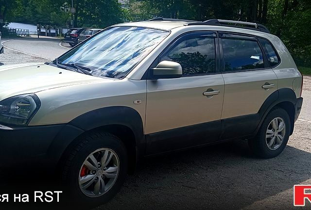 Сірий Хендай Туксон, об'ємом двигуна 2 л та пробігом 135 тис. км за 9200 $, фото 1 на Automoto.ua
