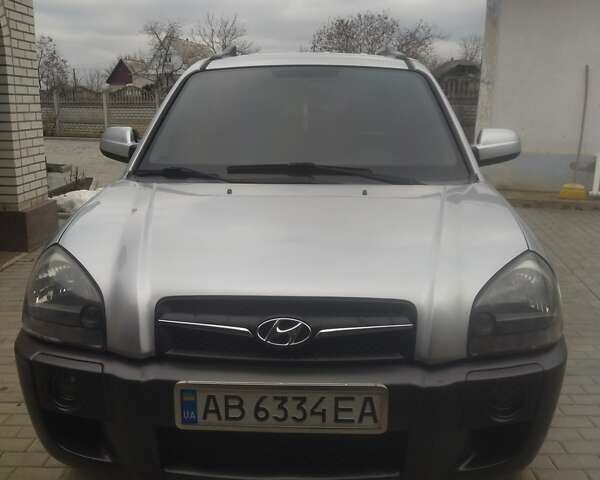 Сірий Хендай Туксон, об'ємом двигуна 1.99 л та пробігом 152 тис. км за 9200 $, фото 1 на Automoto.ua