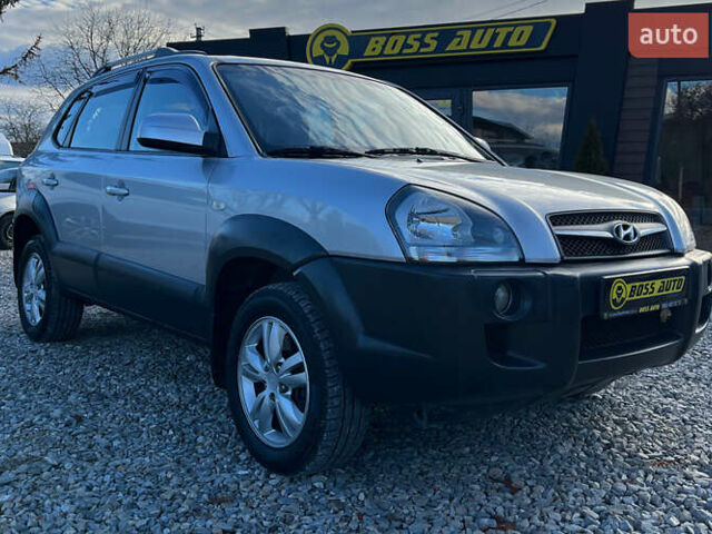 Хендай Туксон 2010 в Коломые на Automoto.ua Серый Хендай Туксон, объемом двигателя 2 л и пробегом 99 тыс. км за 9200 $, фото 1 на Automoto.ua