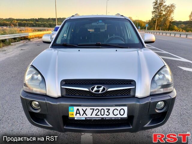 Серый Хендай Туксон, объемом двигателя 2 л и пробегом 263 тыс. км за 8800 $, фото 1 на Automoto.ua