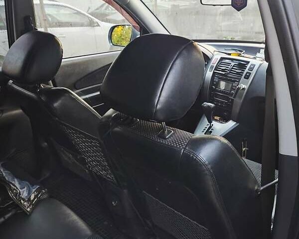 Серый Хендай Туксон, объемом двигателя 2 л и пробегом 255 тыс. км за 9500 $, фото 1 на Automoto.ua