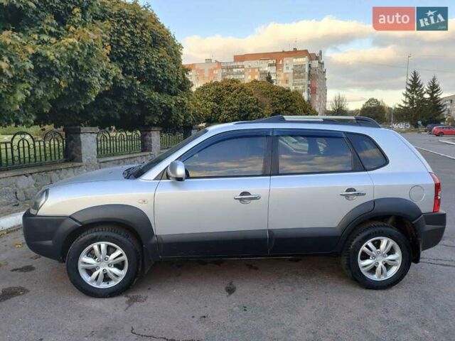 Хендай Туксон 2011 в Сумах на Automoto.ua Серый Хендай Туксон, объемом двигателя 2 л и пробегом 147 тыс. км за 9800 $, фото 1 на Automoto.ua