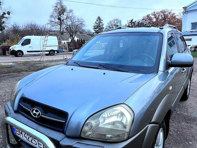 Серый Хендай Туксон, объемом двигателя 2 л и пробегом 165 тыс. км за 10000 $, фото 1 на Automoto.ua