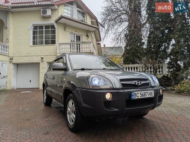 Серый Хендай Туксон, объемом двигателя 2 л и пробегом 209 тыс. км за 8600 $, фото 1 на Automoto.ua