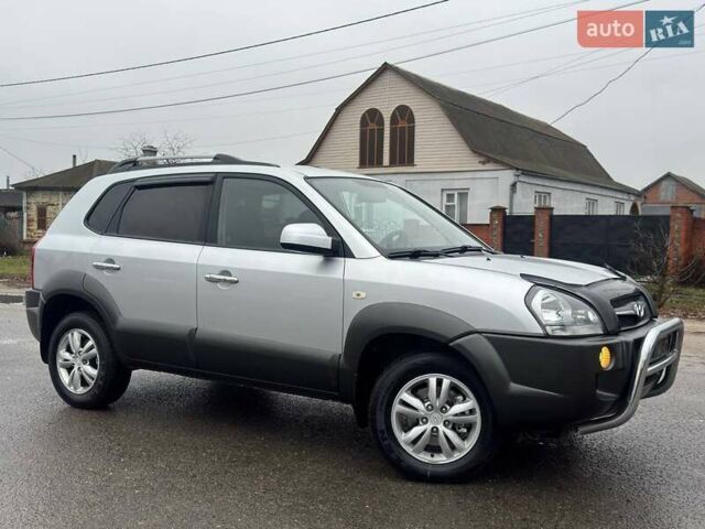 Сірий Хендай Туксон, об'ємом двигуна 1.98 л та пробігом 149 тис. км за 9650 $, фото 1 на Automoto.ua