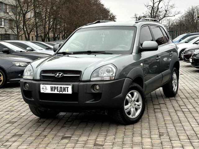 Серый Хендай Туксон, объемом двигателя 2 л и пробегом 150 тыс. км за 9900 $, фото 1 на Automoto.ua