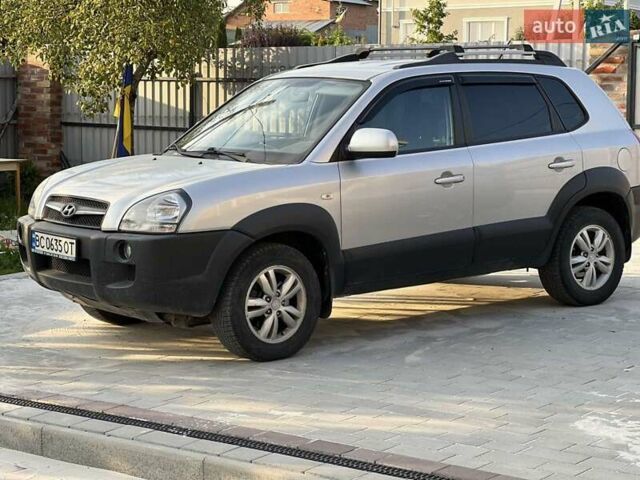 Хендай Туксон 2012 у Львові на Automoto.ua Сірий Хендай Туксон, об'ємом двигуна 2 л та пробігом 155 тис. км за 9000 $, фото 1 на Automoto.ua