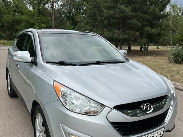 Серый Хендай Туксон, объемом двигателя 2.4 л и пробегом 164 тыс. км за 12500 $, фото 1 на Automoto.ua