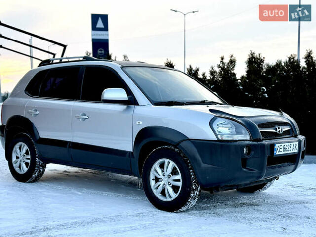 Сірий Хендай Туксон, об'ємом двигуна 2 л та пробігом 144 тис. км за 9300 $, фото 1 на Automoto.ua