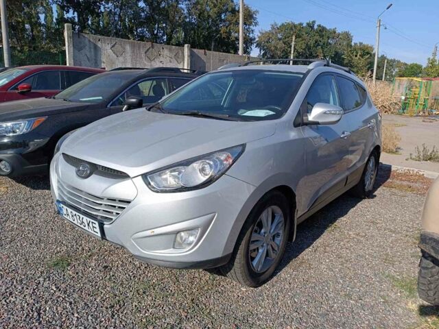 Серый Хендай Туксон, объемом двигателя 2.4 л и пробегом 248 тыс. км за 10600 $, фото 1 на Automoto.ua