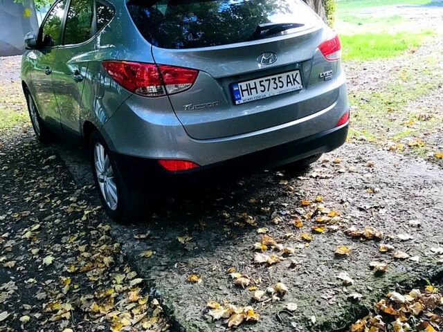 Серый Хендай Туксон, объемом двигателя 2 л и пробегом 0 тыс. км за 13000 $, фото 1 на Automoto.ua