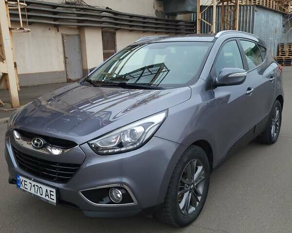 Серый Хендай Туксон, объемом двигателя 1.7 л и пробегом 290 тыс. км за 12800 $, фото 1 на Automoto.ua