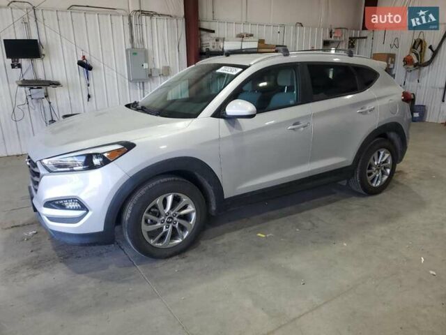 Сірий Хендай Туксон, об'ємом двигуна 2 л та пробігом 128 тис. км за 2700 $, фото 1 на Automoto.ua