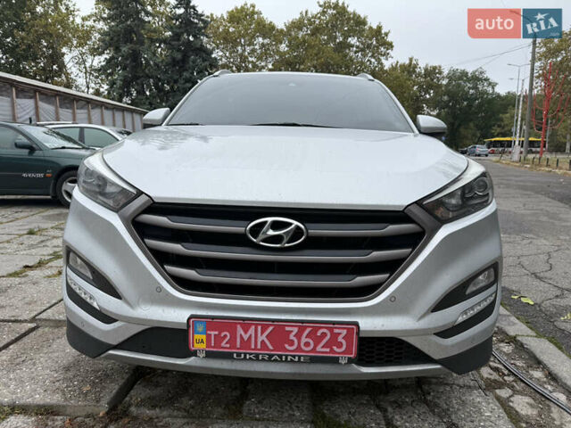 Серый Хендай Туксон, объемом двигателя 2 л и пробегом 138 тыс. км за 18700 $, фото 1 на Automoto.ua