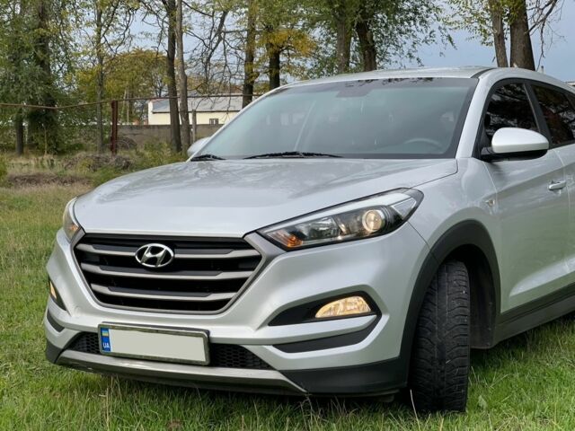 Хендай Туксон 2015 в Кривом Роге на Automoto.ua Серый Хендай Туксон, объемом двигателя 2 л и пробегом 270 тыс. км за 18000 $, фото 1 на Automoto.ua