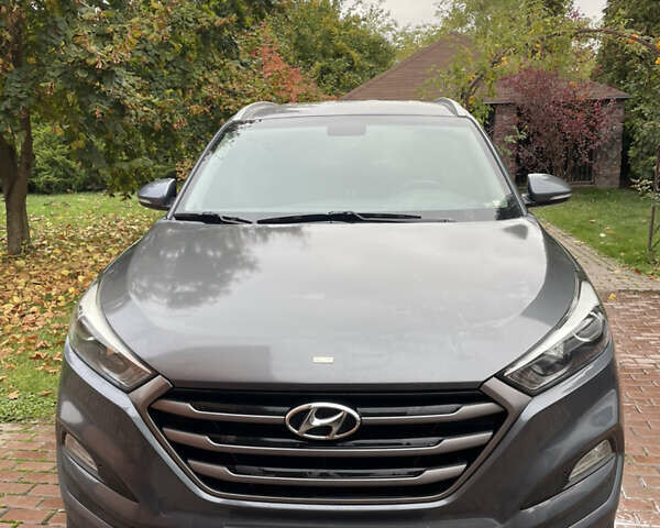 Сірий Хендай Туксон, об'ємом двигуна 1.7 л та пробігом 215 тис. км за 13650 $, фото 1 на Automoto.ua