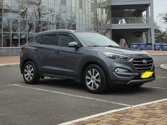 Серый Хендай Туксон, объемом двигателя 1.6 л и пробегом 113 тыс. км за 15000 $, фото 1 на Automoto.ua