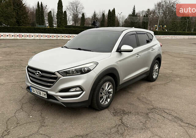 Сірий Хендай Туксон, об'ємом двигуна 2 л та пробігом 206 тис. км за 16000 $, фото 1 на Automoto.ua