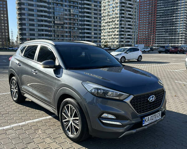 Серый Хендай Туксон, объемом двигателя 1.69 л и пробегом 184 тыс. км за 17000 $, фото 1 на Automoto.ua