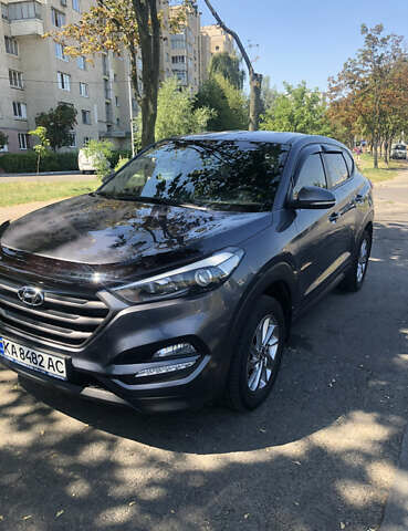 Серый Хендай Туксон, объемом двигателя 2 л и пробегом 166 тыс. км за 20500 $, фото 1 на Automoto.ua