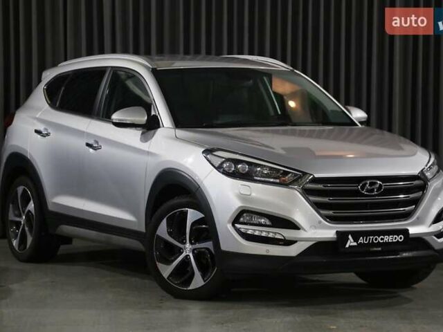 Серый Хендай Туксон, объемом двигателя 2 л и пробегом 126 тыс. км за 19400 $, фото 1 на Automoto.ua