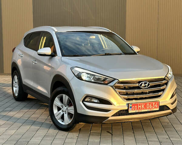Серый Хендай Туксон, объемом двигателя 2 л и пробегом 155 тыс. км за 14000 $, фото 1 на Automoto.ua
