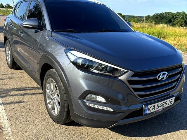 Сірий Хендай Туксон, об'ємом двигуна 2 л та пробігом 186 тис. км за 18200 $, фото 1 на Automoto.ua