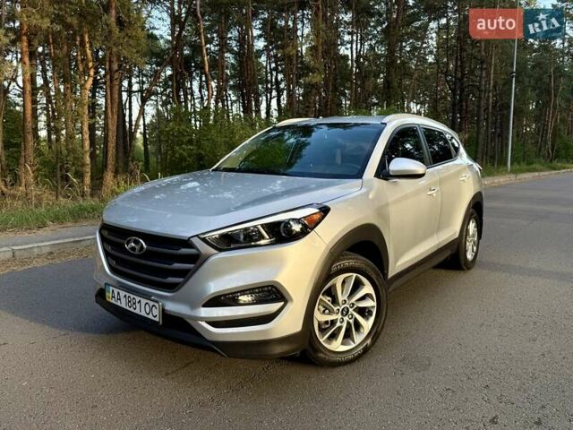 Серый Хендай Туксон, объемом двигателя 2 л и пробегом 58 тыс. км за 17500 $, фото 1 на Automoto.ua