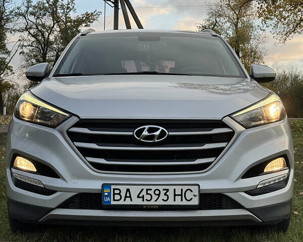 Хендай Туксон 2016 в Кропивницком (Кировограде) на Automoto.ua Серый Хендай Туксон, объемом двигателя 2 л и пробегом 185 тыс. км за 20000 $, фото 1 на Automoto.ua