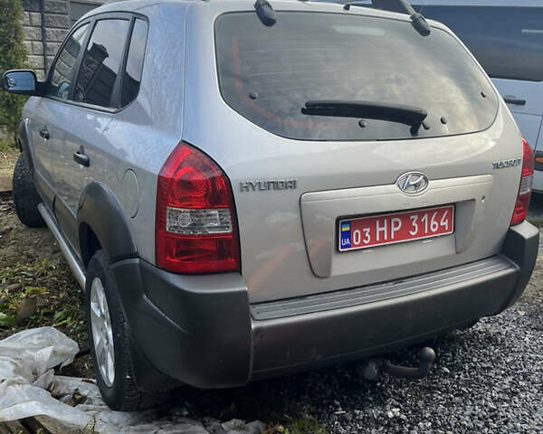 Серый Хендай Туксон, объемом двигателя 2 л и пробегом 192 тыс. км за 7777 $, фото 1 на Automoto.ua