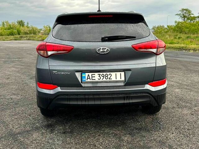 Сірий Хендай Туксон, об'ємом двигуна 2 л та пробігом 90 тис. км за 17790 $, фото 1 на Automoto.ua