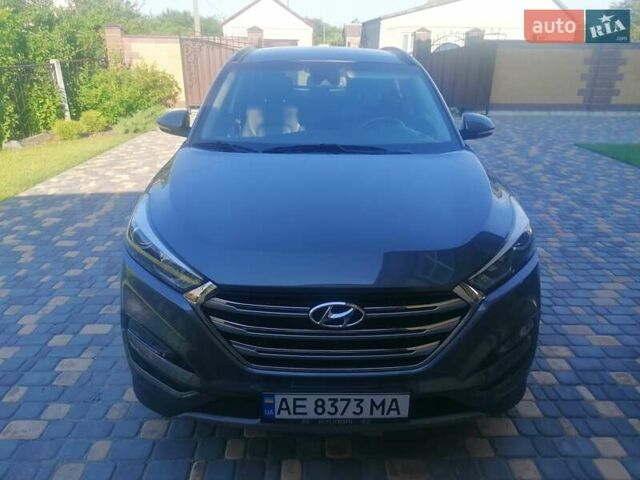 Серый Хендай Туксон, объемом двигателя 1.59 л и пробегом 80 тыс. км за 19000 $, фото 1 на Automoto.ua